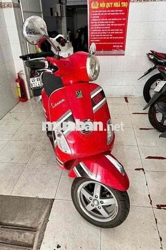Piaggio Vespa màu Đỏ
