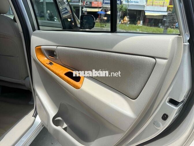 Toyota Innova 2009 7 chỗ Bạc 90000 km