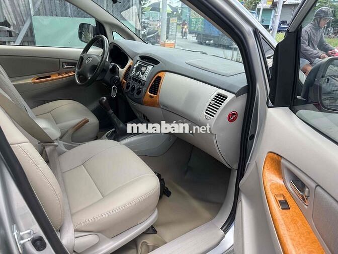 Toyota Innova 2009 7 chỗ Bạc 90000 km