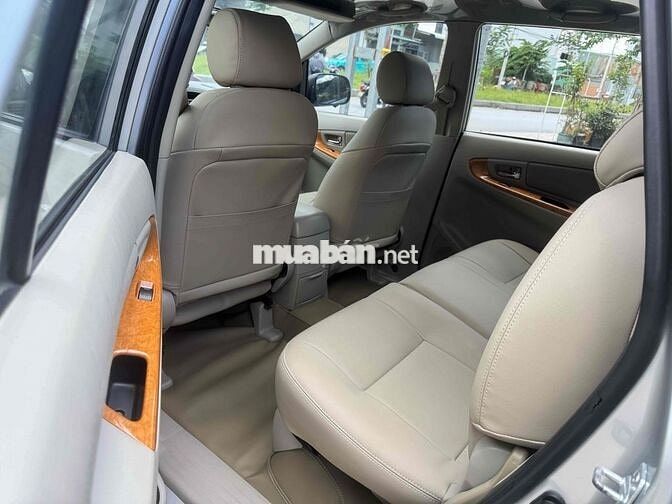 Toyota Innova 2009 7 chỗ Bạc 90000 km