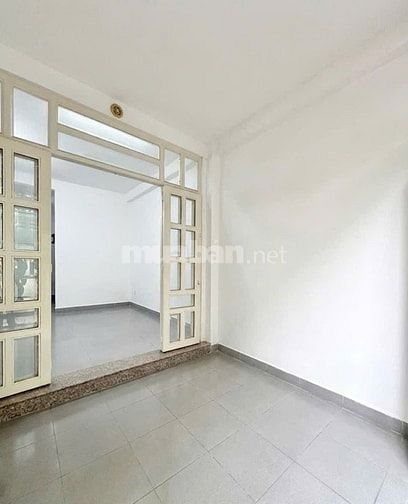 48m2! Ngay ngã tư Phú Nhuận! Bán nhà 2 tầng sát MT Hoàng Văn Thụ, P15.
