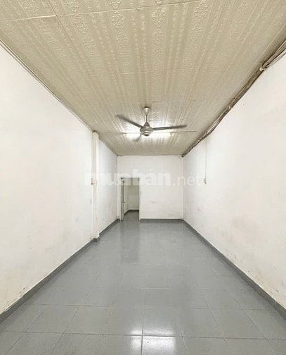 48m2! Ngay ngã tư Phú Nhuận! Bán nhà 2 tầng sát MT Hoàng Văn Thụ, P15.