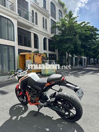KTM Duke 125 ABS biển số thành phố