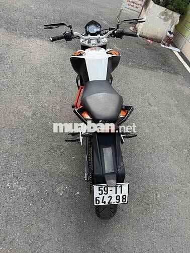 KTM Duke 125 ABS biển số thành phố
