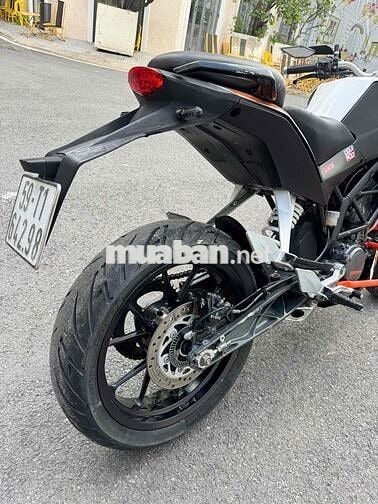 KTM Duke 125 ABS biển số thành phố