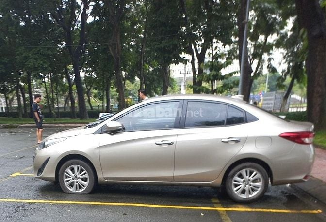 Xuất cảnh cần bán xe gấp Toyota Vios 2018 mới đi 54k km 
