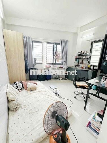 phòng có cửa sổ trời thoáng mát Lê Quang Định