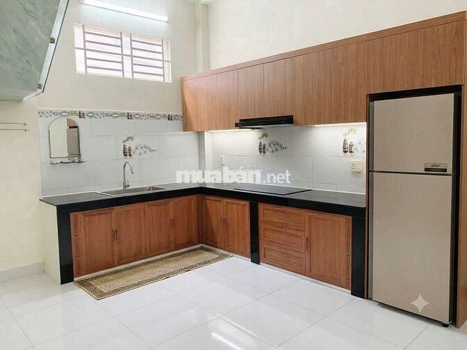 GIẢM 800 BÁN GẤP - NHÀ 2 TẦNG - 139m2-LÔ GÓC 2 MẶT HẺM XE HƠI  ĐỖ CỬA