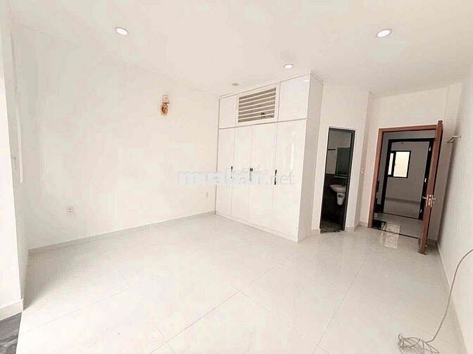 cho thuê nhà Tô Ngọc vân 1 trệt 1 lững 3 lầu 4 phòng ngủ 5wc sân thươn