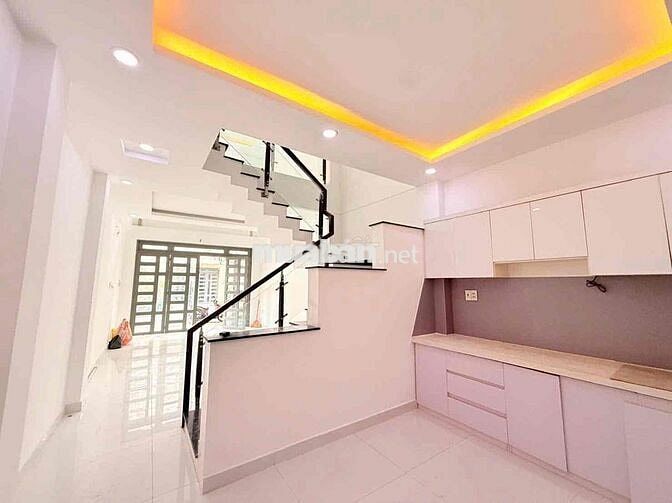 cho thuê nhà Tô Ngọc vân 1 trệt 1 lững 3 lầu 4 phòng ngủ 5wc sân thươn
