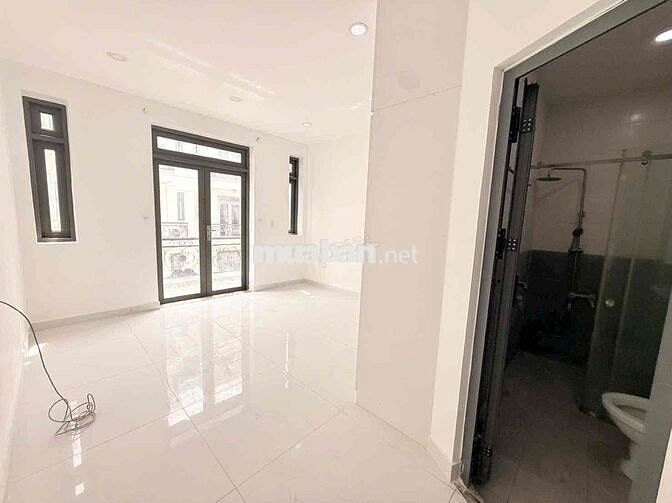 cho thuê nhà Tô Ngọc vân 1 trệt 1 lững 3 lầu 4 phòng ngủ 5wc sân thươn