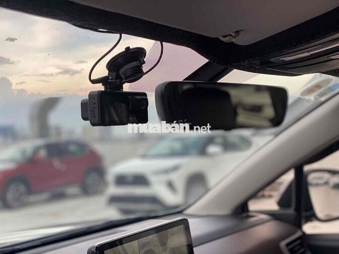 Toyota Innova Cross 2.0V 2024 Bạc 22.000 km