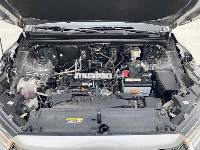 Toyota Innova Cross 2.0V 2024 Bạc 22.000 km