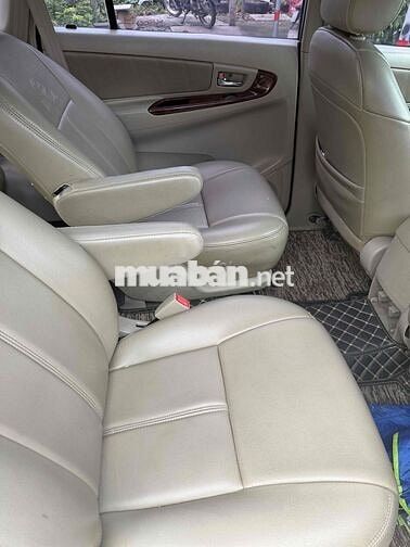 Toyota Innova V 2014 Tự động Bạc 190000 km