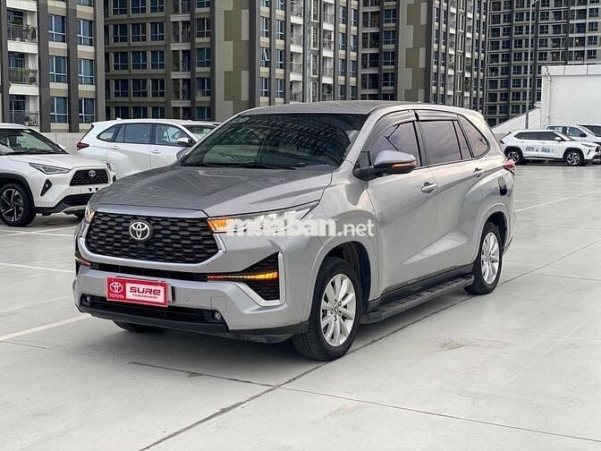 Toyota Innova Cross 2.0V 2024 Bạc 22.000 km
