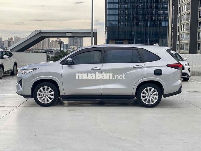 Toyota Innova Cross 2.0V 2024 Bạc 22.000 km