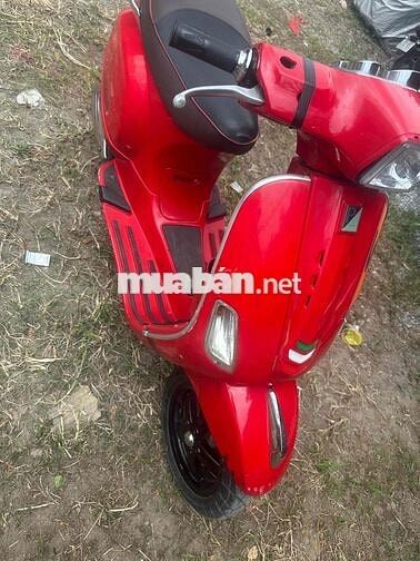 Piaggio Vespa màu Đỏ