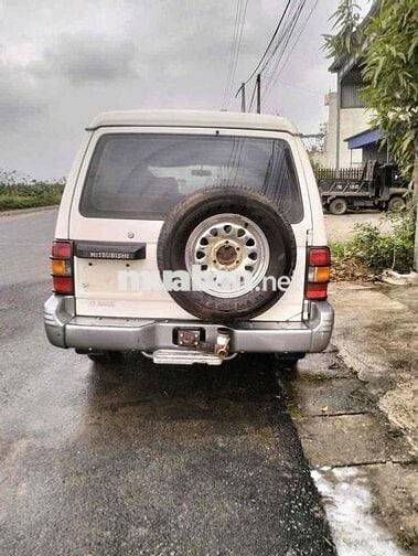 Mitsubishi Pajero 7 chỗ Xăng Trắng