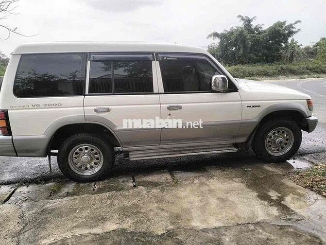 Mitsubishi Pajero 7 chỗ Xăng Trắng