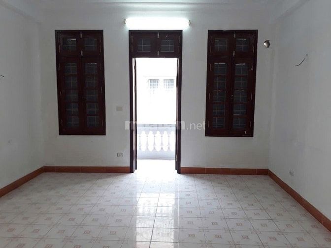 5T Thang Máy Phòng ngõ 116 An Trạch - Cát Linh 18-20m 2,5-3,5 tr/1th