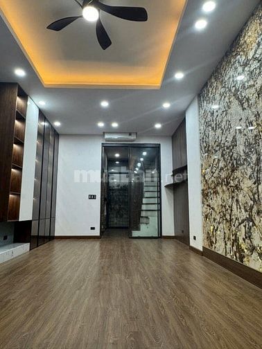 5T Thang Máy Phòng ngõ 116 An Trạch - Cát Linh 18-20m 2,5-3,5 tr/1th