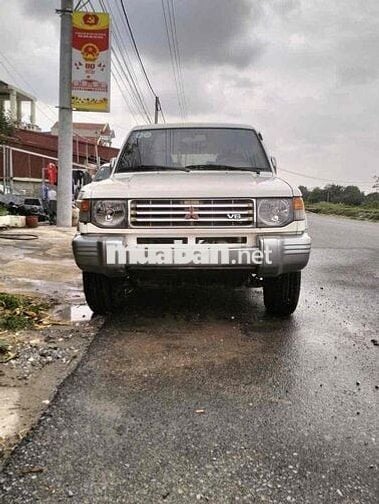 Mitsubishi Pajero 7 chỗ Xăng Trắng