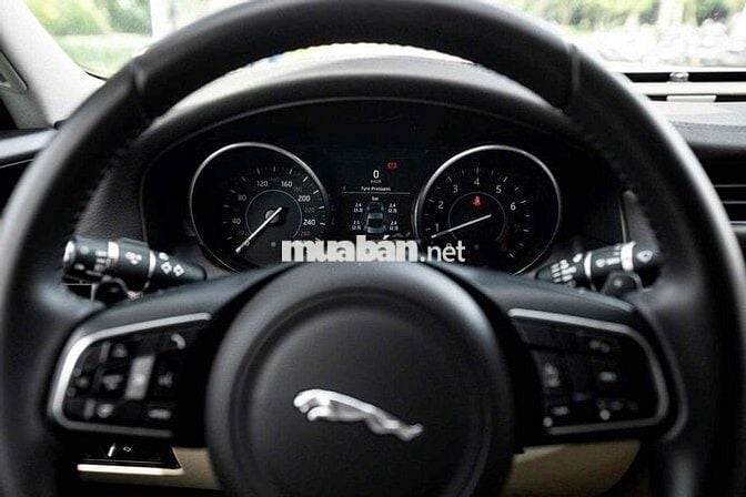 Jaguar XF Pure 2017 Trắng 40.000 miles