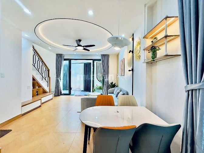 Xe Hơi Đậu Sát Nhà, 45m2 Với 3 Phòng Ngủ, Trung Tâm Bình Thạnh