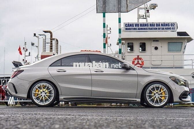 Mercedes-Benz CLA 200 Full-option Xám