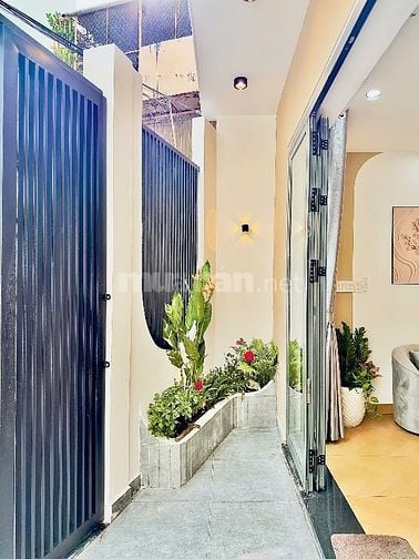 Xe Hơi Đậu Sát Nhà, 45m2 Với 3 Phòng Ngủ, Trung Tâm Bình Thạnh