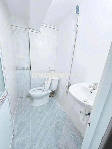 Phòng 2tr2 có fix , Ung văn khiêm Bình Thạnh , Đi bộ ra uth,có máy lạh