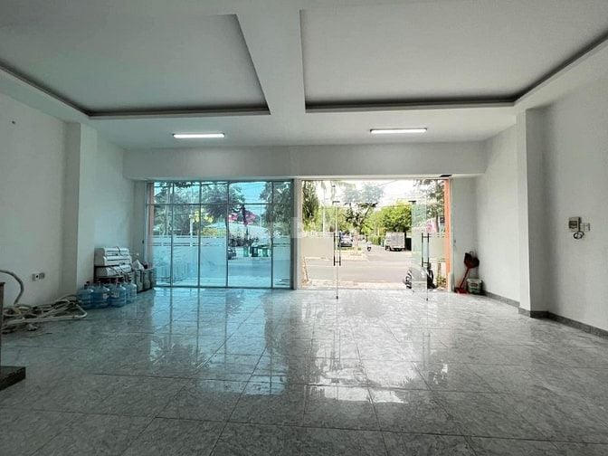 Bán nhà 1 trệt 2 lầu mặt tiền kinh doanh trung tâm Thủ Dầu Một, 10x12m