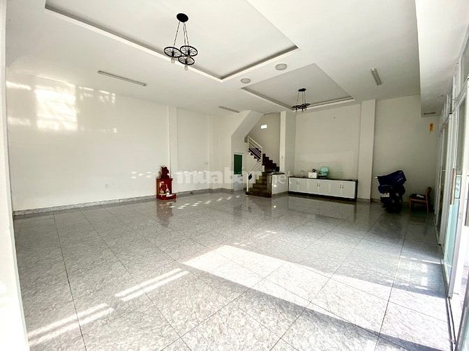 Bán nhà 1 trệt 2 lầu mặt tiền kinh doanh trung tâm Thủ Dầu Một, 10x12m