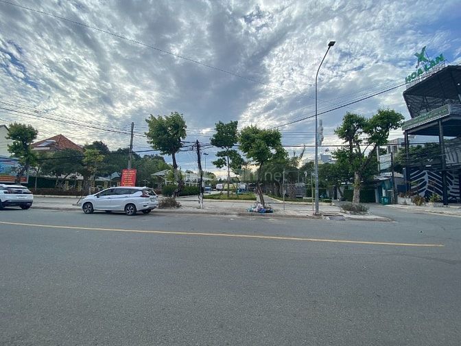 Bán nhà 1 trệt 2 lầu mặt tiền kinh doanh trung tâm Thủ Dầu Một, 10x12m