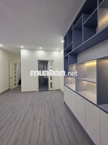 GIÁ BAO ĐẦU TƯ - HẺM NHỰA 8M - 120M2 NỞ HẬU - 4 TẦNG ĐÚC CÓ THANG MÁY 