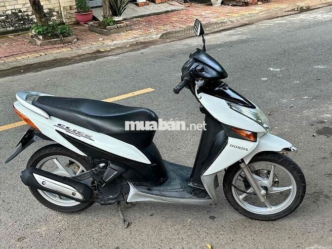 Honda Click Trắng Đã sử dụng bs 72 may zin