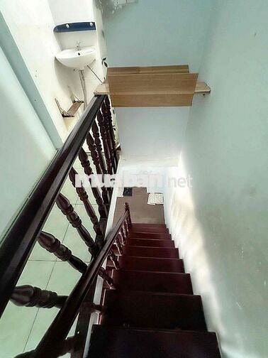 nhà cho thuê nguyên căn 1 trệt 1 lầu 3 phòng ngủ.2 wc giá 7.2tr/th