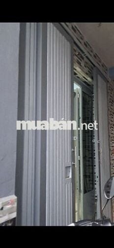 Nhà cách mạng tháng 8,có 1 trệt,1 lầu,2 phòng.