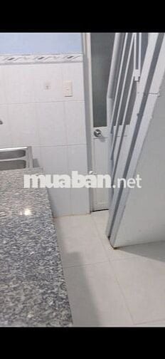 Nhà cách mạng tháng 8,có 1 trệt,1 lầu,2 phòng.