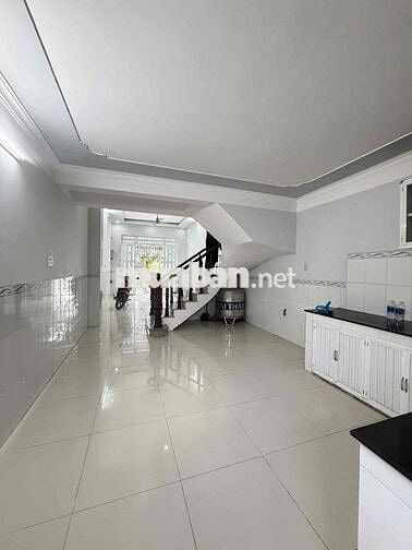 Nhà lầu 3 phòng kdc công trình 8