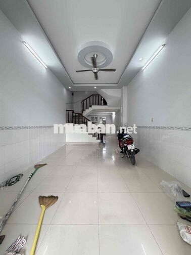 Nhà lầu 3 phòng kdc công trình 8