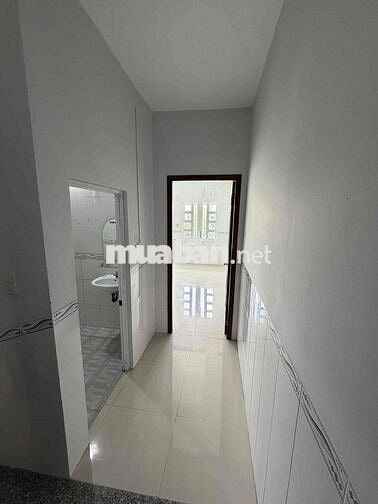 Nhà lầu 3 phòng kdc công trình 8