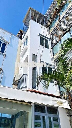 Ô TÔ ĐẬU CỬA HẺM THÔNG - KHU RIÊNG BIỆT 3 CĂN NHÀ - SÂN ĐẬU 5 XE