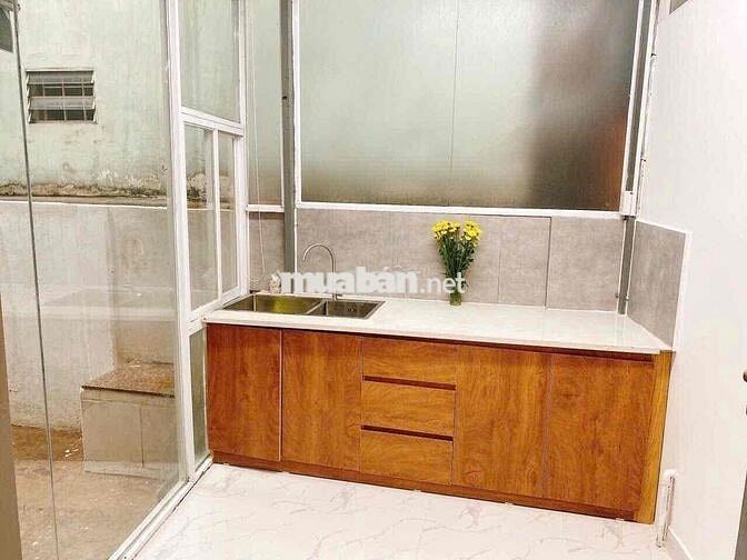 Ô TÔ ĐẬU CỬA HẺM THÔNG - KHU RIÊNG BIỆT 3 CĂN NHÀ - SÂN ĐẬU 5 XE