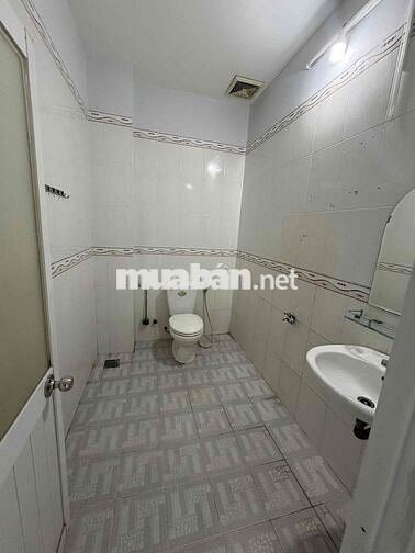 Nhà lầu 3 phòng kdc công trình 8