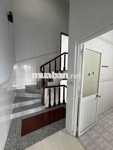 Nhà lầu 3 phòng kdc công trình 8