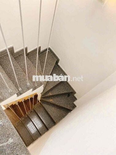 Ô TÔ ĐẬU CỬA HẺM THÔNG - KHU RIÊNG BIỆT 3 CĂN NHÀ - SÂN ĐẬU 5 XE