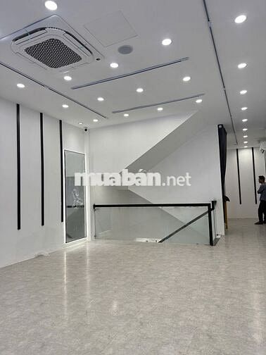 GIẢM GIÁ - MẶT TIỀN  NGUYỄN TRÃI - 5,2X17M - 3 TẦNG ỐP KÍNH ĐẸP