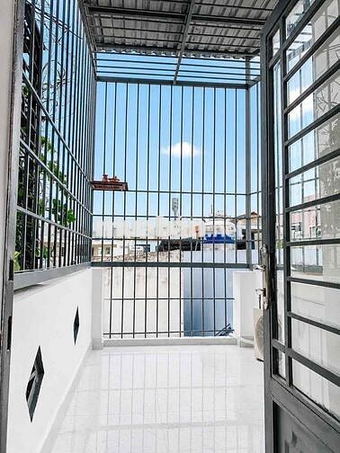 Ô TÔ ĐẬU CỬA HẺM THÔNG - KHU RIÊNG BIỆT 3 CĂN NHÀ - SÂN ĐẬU 5 XE