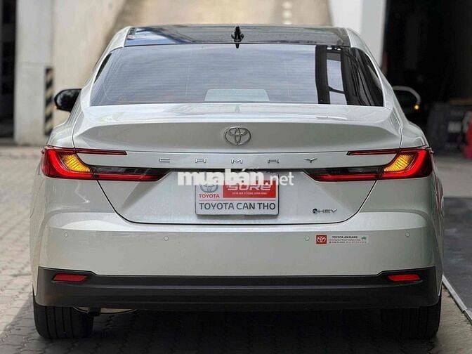 Toyota Camry 2.5 HEV TOP 2025 15.000KM